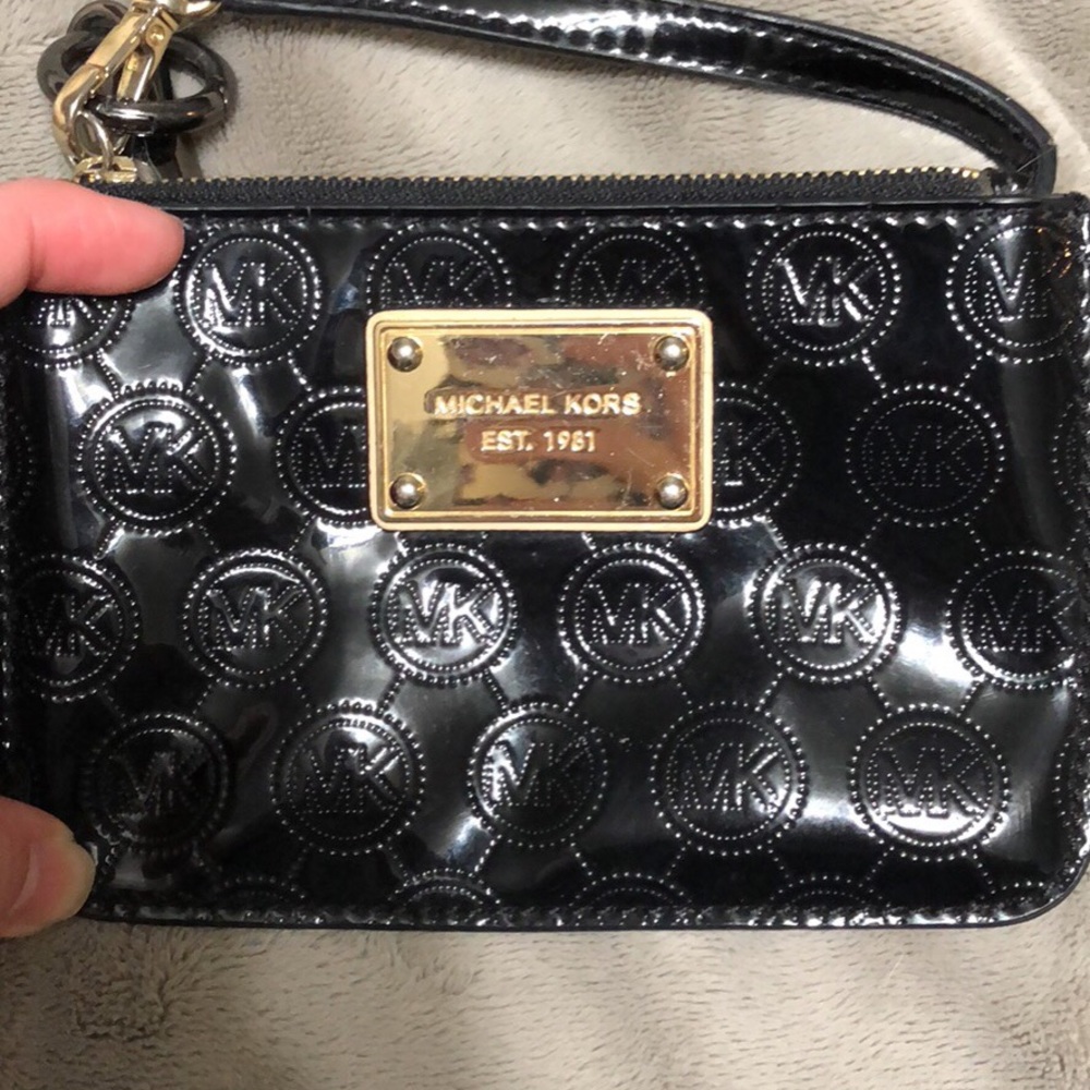 Michael kors wristlet